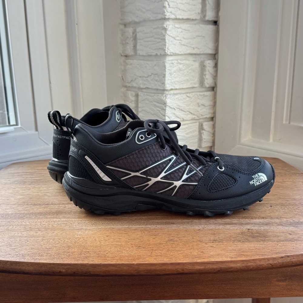 The North Face Ultra Fastpack Black & Gray Athletic Hiking Sneakers Men’s 8.5